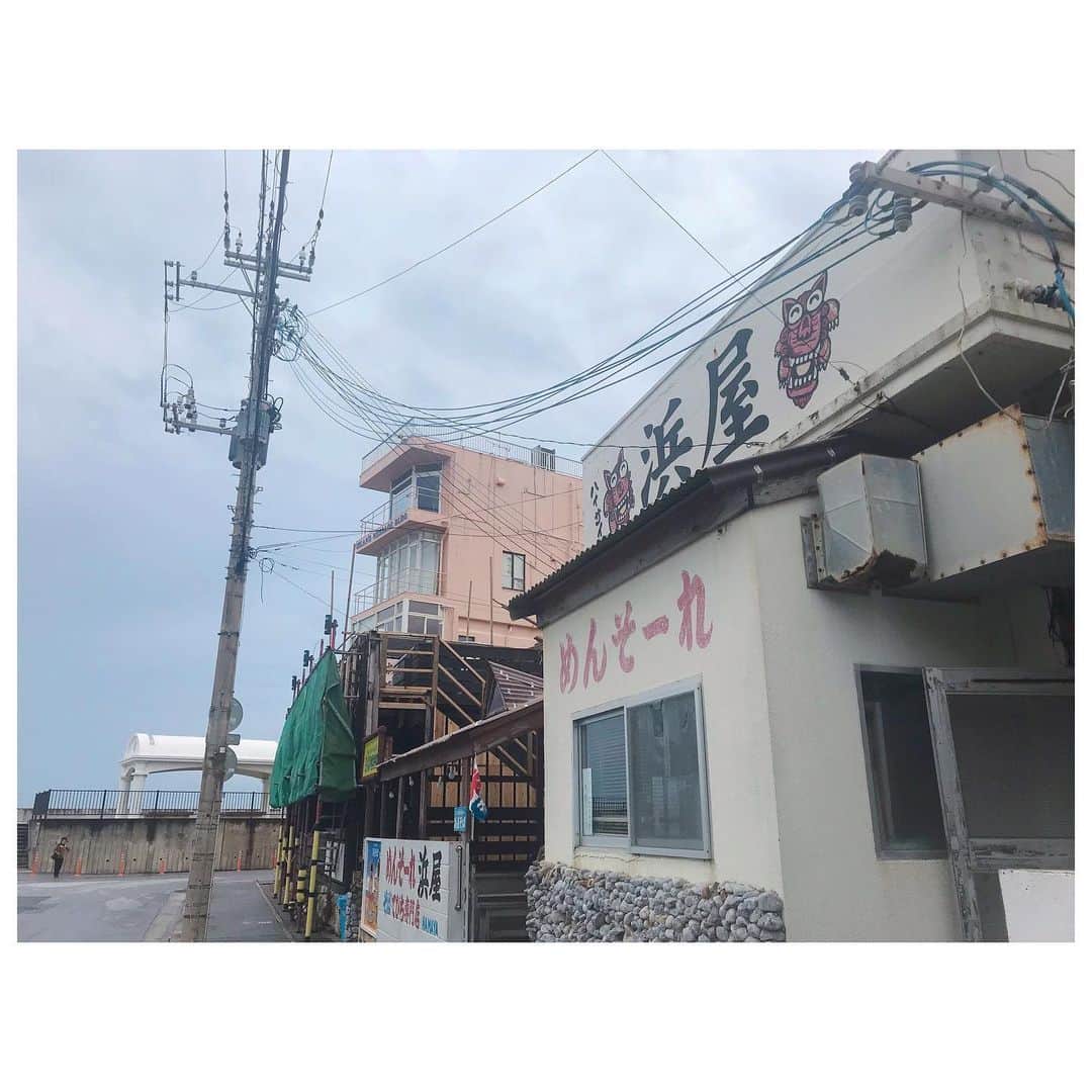李ヒャンさんのインスタグラム写真 - (李ヒャンInstagram)「gm☻ 今日も既に暑いです。 全国的に暑いらしく、沖縄が1番予想最高気温低かったよ😅 沖縄着いてまず最初に食べたのは沖縄そば。 初めて行った浜屋。 お肉がとっても柔らかくて、初めて食べたじゅーしー(沖縄炊き込みご飯)も美味しかったー🤗 写真みたら食べたくなってきたよ🤤 #trip #shorttrip #travelgram #okinawa #yum #yummy」5月25日 8時17分 - 73hyang