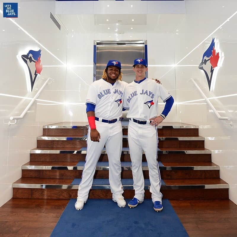 トロント・ブルージェイズさんのインスタグラム写真 - (トロント・ブルージェイズInstagram)「🚨 HISTORY 🚨 Cavan Biggio and Vlad Jr. are the first EVER sons of Hall-of-Famers to become Major League teammates!」5月25日 8時30分 - bluejays