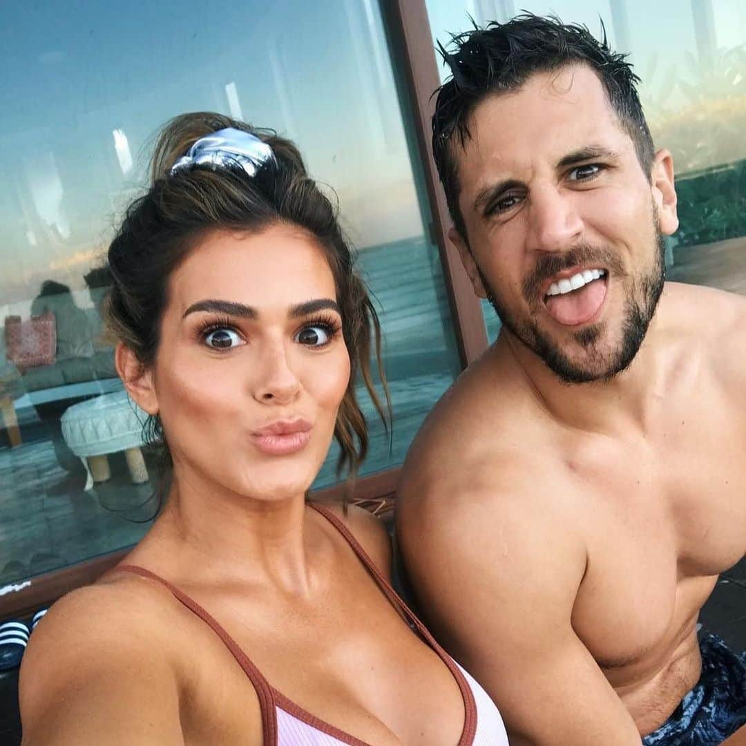 E! Onlineさんのインスタグラム写真 - (E! OnlineInstagram)「This is not a breakup post, it's just a reminder we're still obsessed with #TheBachelorette's Jojo and Jordan. (📷: Instagram)」5月25日 8時37分 - enews