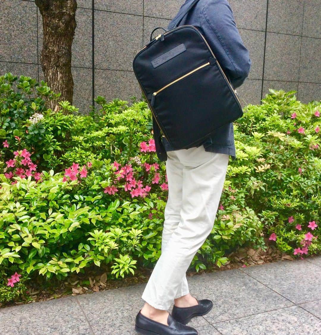 Felisi Japan 〔フェリージ〕さんのインスタグラム写真 - (Felisi Japan 〔フェリージ〕Instagram)「【フェリージ 名古屋店】 . 5/23(木)～5/27(月)の期間、「FIGOメンバーズカード 5倍ポイントキャンペーン」を開催中です。 . ただいま名古屋店では、クールビズスタイルに今シーズンより登場した新型のリュックをおすすめしております。 . こちらのモデルは、5/20(月)～5/31(金)の期間、ミッドランドB1Fでも展示しておりますので、ぜひこの機会にご来店ください。皆さまのご来店お待ちしております。 . . . #felisi #bag #businessbag #rucksack #coolbiz #businessstyle #フェリージ #名古屋店 #ミッドランドスクエア #ビジネスバッグ #クールビズ #リュックサック #ポイントキャンペーン」5月25日 9時22分 - felisi_japan