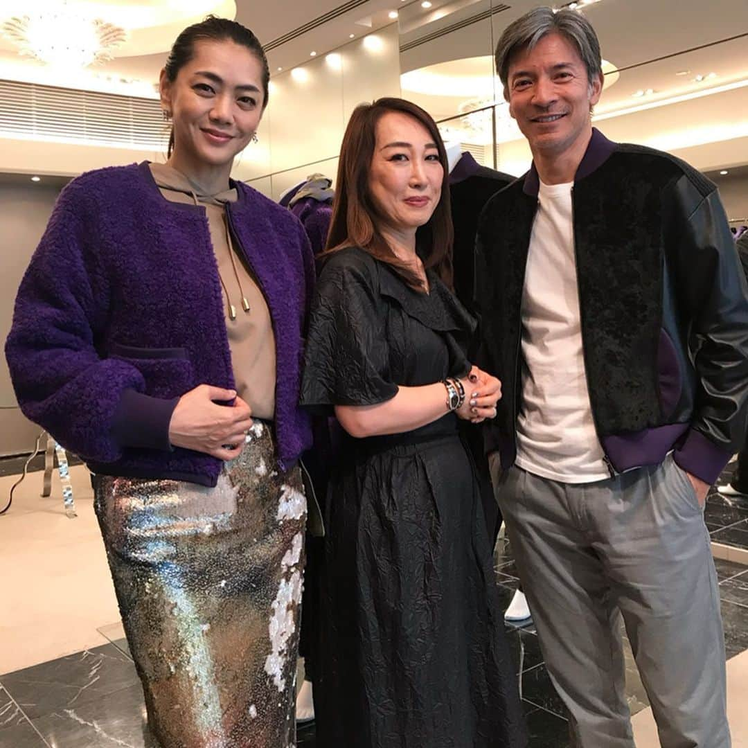 前田典子さんのインスタグラム写真 - (前田典子Instagram)「@tae_ashida_official  #taeahida 2019aw #展示会へ  今回はメンズコレクションもあり @hibinoya  も色々と試着  #上質な #エコファーのコート🧥 #ベージュ #パープル  #軽くて暖かくて #エレガント ✨  #素敵❤️ 着てみたいお洋服がたくさん😊  #デザイナーの  #芦田多恵さん  #スーパーウーマン  #カッコイイ女性 😍」5月25日 9時21分 - maenorichang