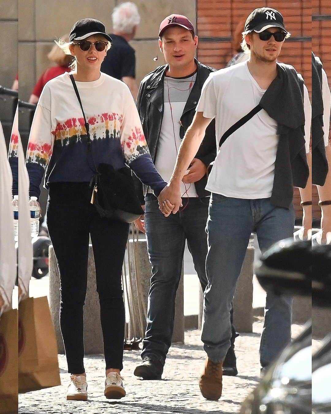 Just Jaredさんのインスタグラム写真 - (Just JaredInstagram)「@taylorswift and @joe.alwyn were spotted holding hands today during a stroll around Paris. Tap this photo at the link in bio for more! #TaylorSwift #JoeAlwyn Photo: Backgrid」5月25日 9時21分 - justjared