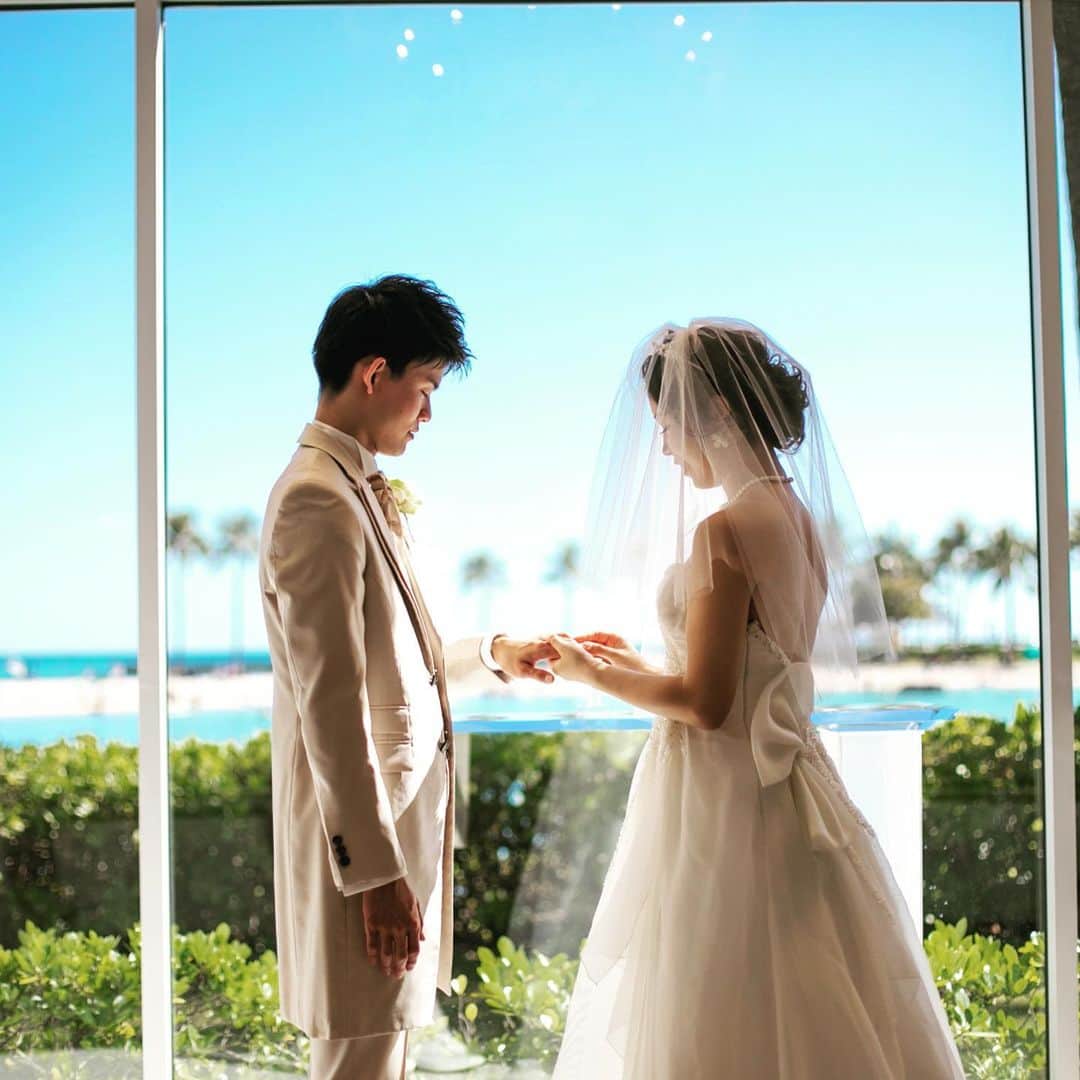 Photopla+（ フォトプラ ）さんのインスタグラム写真 - (Photopla+（ フォトプラ ）Instagram)「Hawaiiiの輝く海をバックに、大切な人と大切な時間を思い出と共に写真に残こすお手伝いをさせて下さい😊  ハワイでお待ち しております✨✨✨ #ハワイ #ワイキキ #ハワイウェディング #ハワイ婚 #ファミリーフォト #ハワイハネムーン #プレ花嫁 #挙式レポ #ハワイ旅行 #日本中のプレ花嫁さんと繋がりたい #インスタグラム#hawaii #aloha #beach #instagood #beautiful#プレママさんと繋がりたい #マタニティフォト」5月25日 9時22分 - photopla_wedding