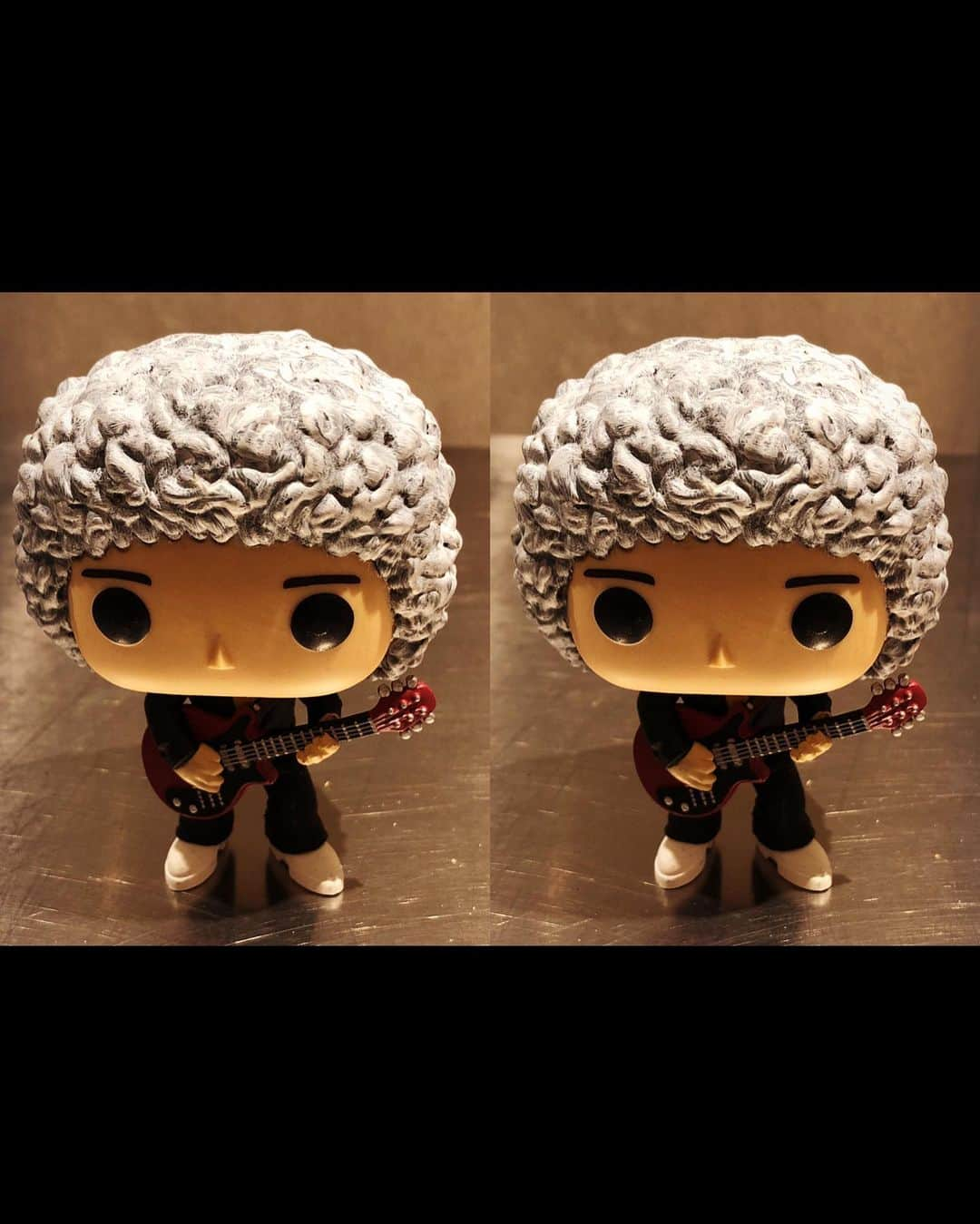 ブライアン・メイさんのインスタグラム写真 - (ブライアン・メイInstagram)「THANK YOU @charlyragdoll for my superb customised Funko Bri doll !!! You are a true pal ! Please swipe for parallel stereo, cross-eyed stereo, and ... the presentation ! Bri」5月25日 9時19分 - brianmayforreal