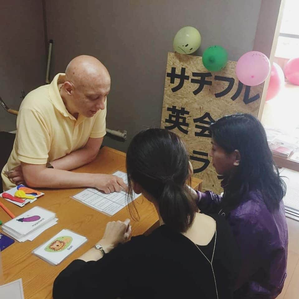 ユーロ英会話クラブさんのインスタグラム写真 - (ユーロ英会話クラブInstagram)「【東浦校】 【おだい市に出店しました🌟】 当日は約６００名もの方が来場されたおだい市&東浦セミナー！  とっても大盛況のイベントに、キッズと大人の英会話体験で参加させていただきました♪  イベントの最後に、「サチフル英会話クラブのファンです！」とおっしゃって下さる方が・・・！ HPやFacebook等をチェックして下さっているようで、こんなに嬉しいことはありません！  私たちにとっても今後の励みになる１日でした😊❣️ お越しいただいた皆さま、イベント実行委員の皆さま、本当にありがとうございました！✨ ＝＝＝＝＝＝＝＝＝＝＝＝＝ サチフル英会話クラブ http://sachifull.com/ ☎0561-58-9450（代表）  #英語 #英会話 #英会話教室 #英会話スクール #キッズ英会話 #キッズイングリッシュ #英語の勉強 #べびー #ベビー #子供 #子ども #キッズ #学生 #英会話初心者 #英語の勉強垢 #子供英会話 #社会人の勉強垢 #海外旅行 #留学 #studyenglish #instastudy #長久手 #東浦 #サチフル英会話クラブ #サチフル #おだい市」5月25日 9時30分 - sachifull.english.club
