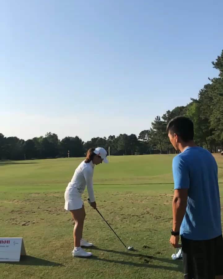 のインスタグラム：「#denniskwon @jennifermsong two guys check the swing :) still play weekend! Finish strong! Never #nevergiveup!」