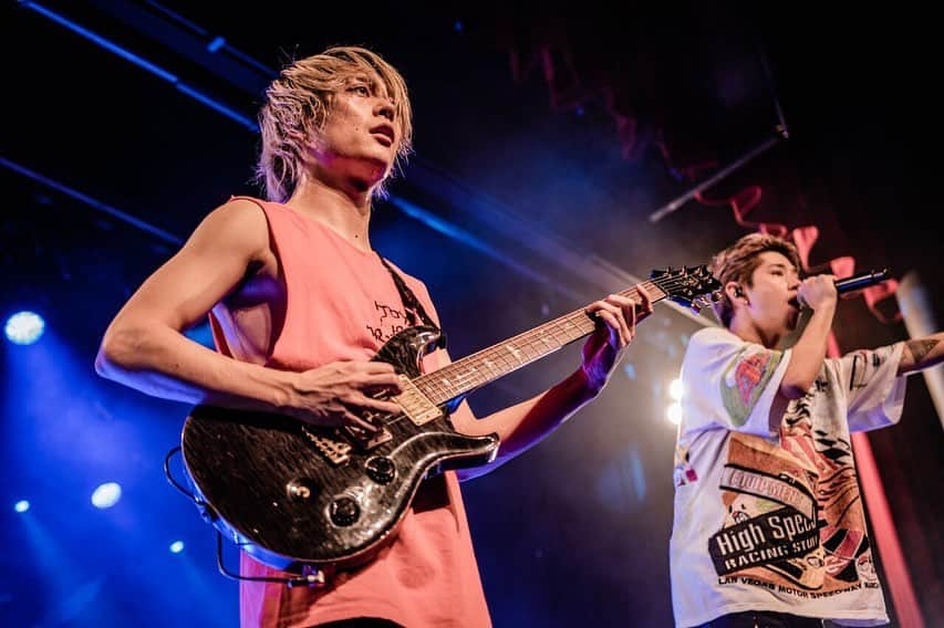 Toru さんのインスタグラム写真 - (Toru Instagram)「Merci vielmals!!!! Switzerland🇨🇭🇨🇭🇨🇭 📸 @jamiecarterfilms 🎸@marshallamps_uk  @orangeamplifiers」5月25日 9時34分 - toru_10969