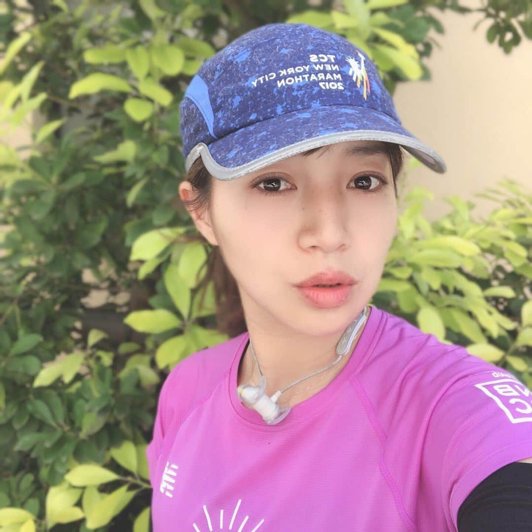 鈴木莉紗さんのインスタグラム写真 - (鈴木莉紗Instagram)「今朝はユルっと🏃‍♀️💨 心拍数がゾーン2を超えなければ疲労抜きになって、コンディションが整うので上がりすぎないように気をつけました。 音楽を聴きながらライ麦パンを求めて走ったものの、どこにも売ってなかった😿🍞 #running #ランニング #garmin #foreathlete245 #fa245で走りだせ #すべてを委ねて走りだせ #ガーミン #beatyesterday #ジョギング  #newbalance #ニューバランス #nbgowomen #名古屋ウィメンズ #rxl #アールエル #jaybird #莉紗runコーデ」5月25日 9時46分 - suzuki__lisa