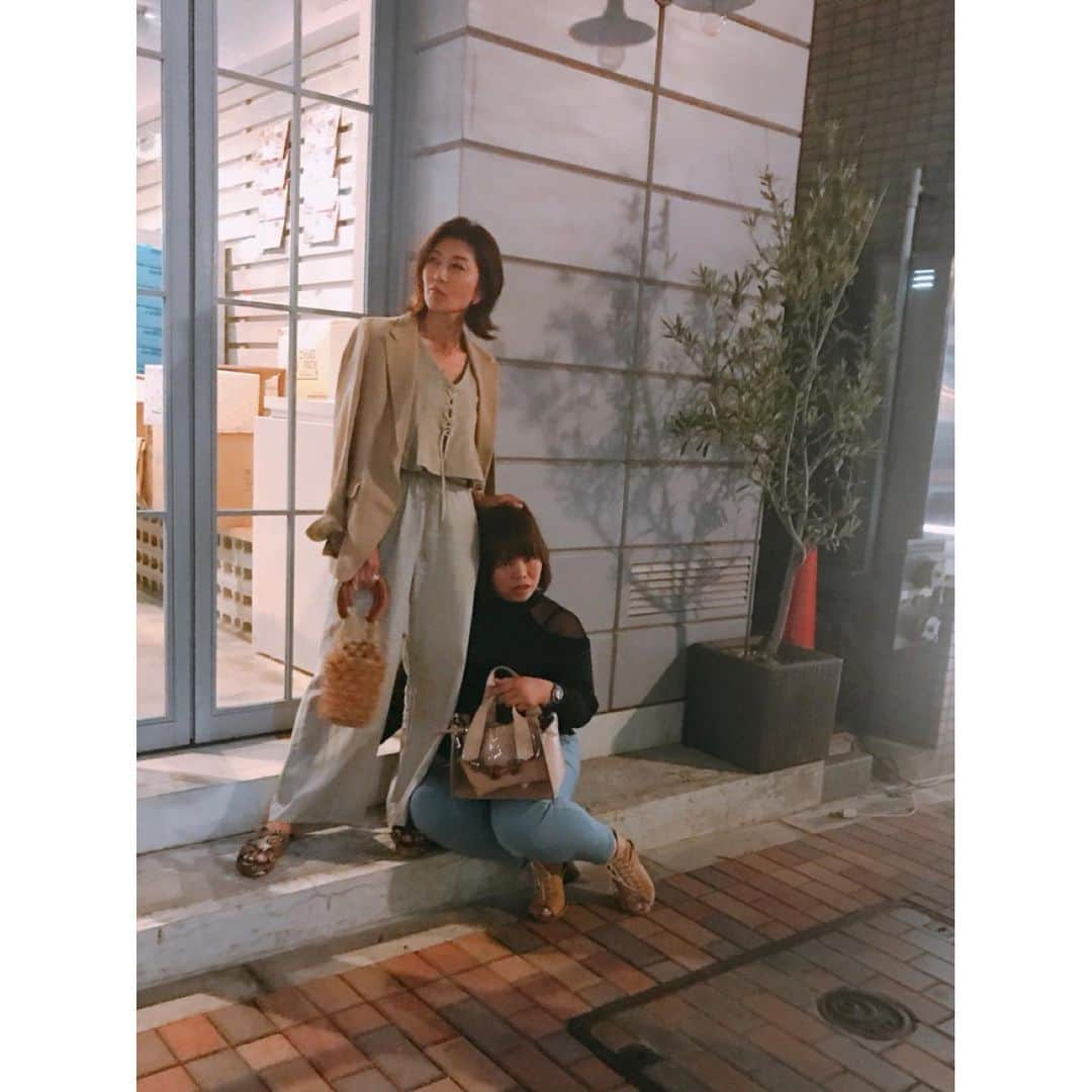 坂田陽子さんのインスタグラム写真 - (坂田陽子Instagram)「ファスティングから一週間。 無性〜にっ！！お肉が食べたくて💦 急遽、美味しい赤身肉を食べる会を😆 ・ 久々に食べたお肉の力強い味わい。舌にじんわりと馴染んでくる脂の旨み。しみじみと美味しさを噛みしめる😆 ・ ・ #赤身肉 #やっぱりお肉が好き  #ファスティング #肉女子会 #肉とハイボールと爆笑トーク #大体食と健康と美容の話 #純子の #爆笑ポージング #すがる女 シリーズ」5月25日 9時46分 - yokosakata