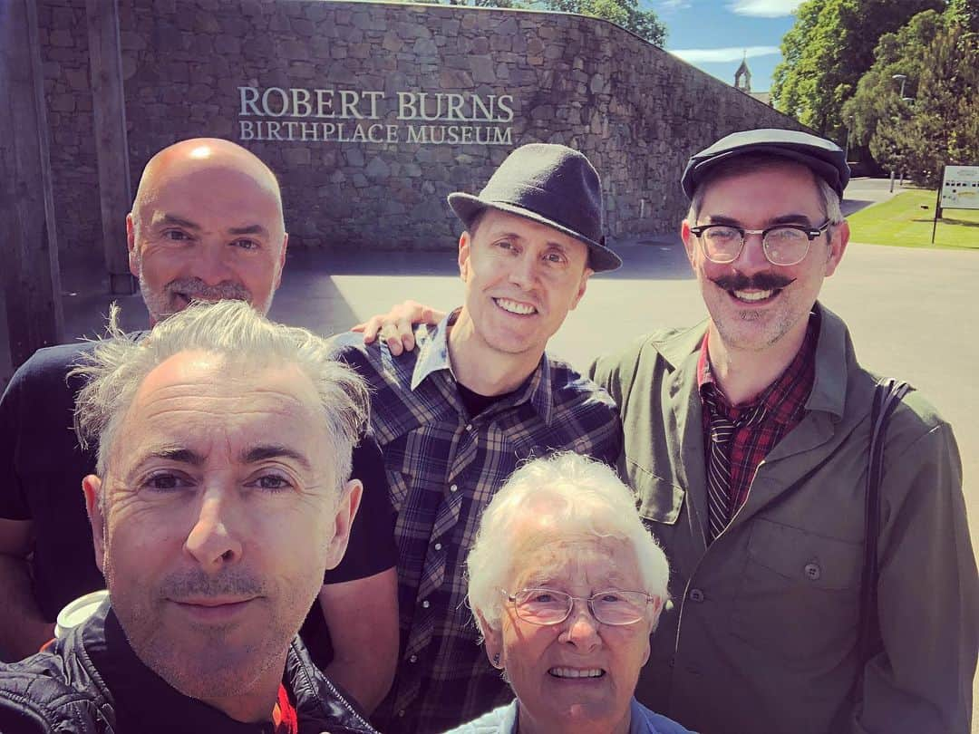 アラン・カミングさんのインスタグラム写真 - (アラン・カミングInstagram)「More worlds colliding today at the amazing Robert Burns museum in Alloway!」5月25日 9時50分 - alancummingreally