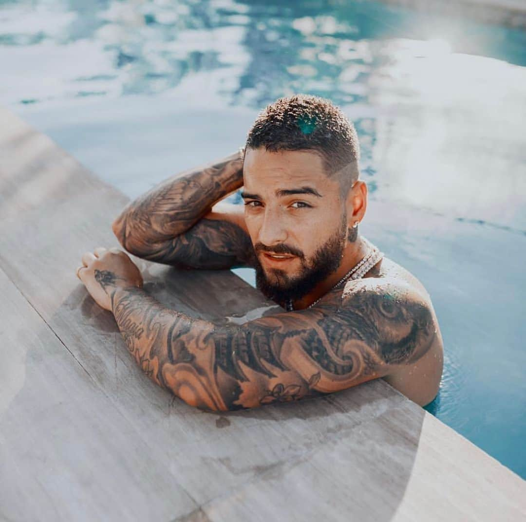 ASCAPさんのインスタグラム写真 - (ASCAPInstagram)「Who has plans to jump in a pool this #MemorialDayWeekend?!? 💦 Kick things off by listening to our #NMF playlist ft. @maluma at the link in our bio 🔥」5月25日 10時10分 - ascap