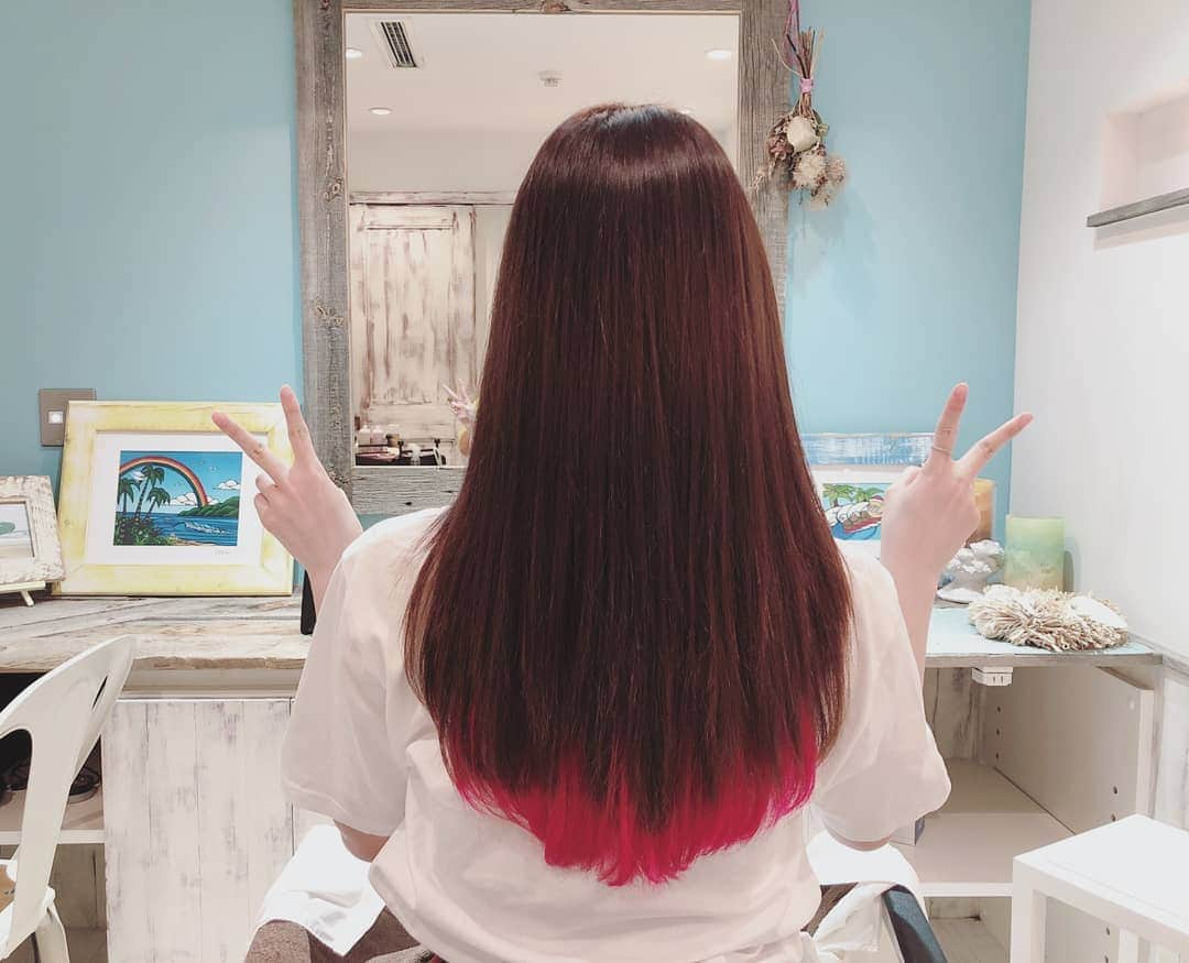 松井珠理奈さんのインスタグラム写真 - (松井珠理奈Instagram)「期間限定のヘアカラーです💗 エクステなので、髪の傷みも軽減✌ 安心してください😘😘😘 #haircolor  #pink  #エクステ  #likobymaris」5月25日 10時16分 - jurinamatsui3