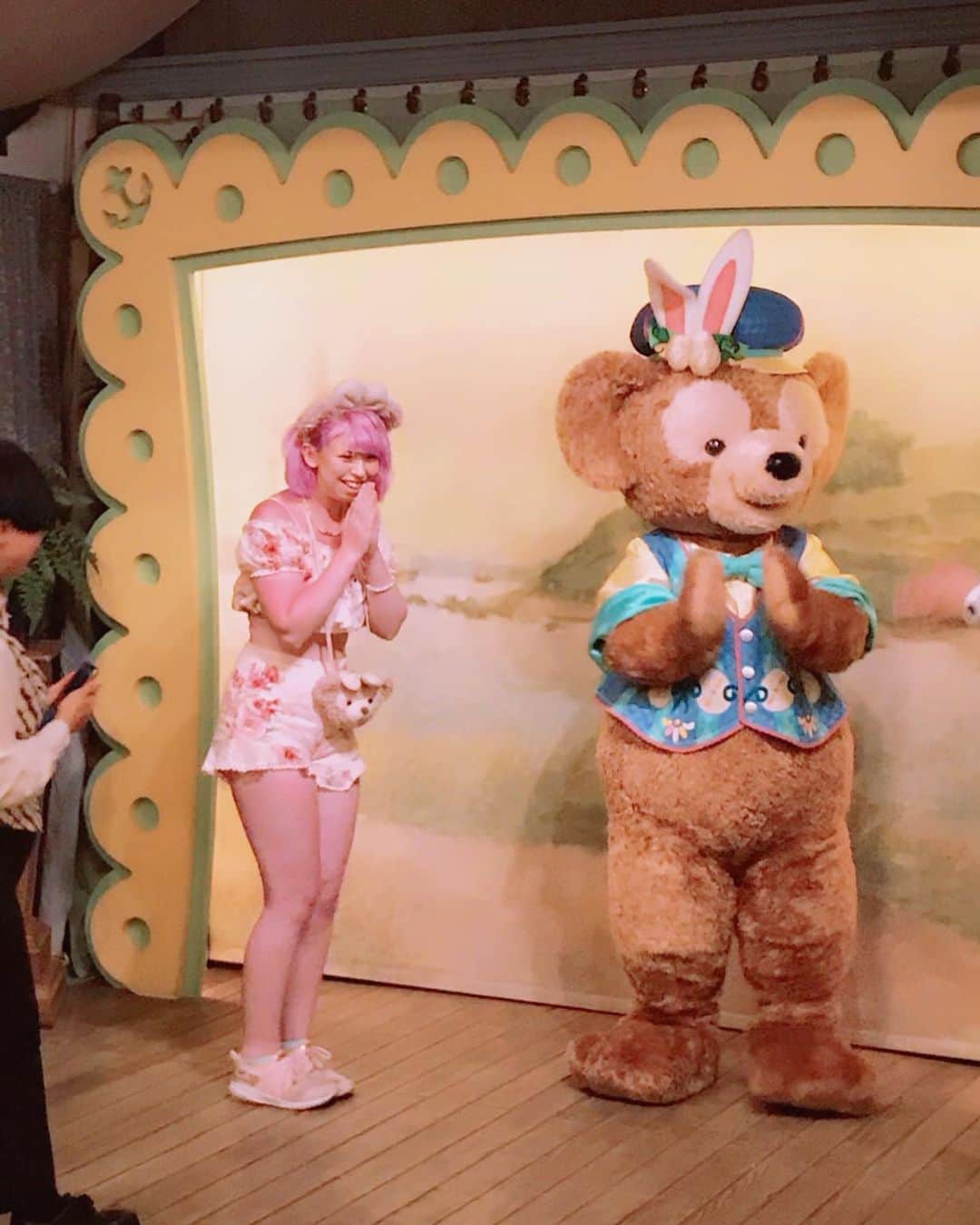 Elizabunnii エリザバニーさんのインスタグラム写真 - (Elizabunnii エリザバニーInstagram)「💖💝My precious birthday pic with Duffy😭💕 Isn’t he so cute in his Easter outfit?💘💞💕💕⁣ 💞(Also 2019 pic vs my 2016 pic!!🦄✨ I feel like I’ve gotten a lot better at photos this year ahah..🙈💝)⁣ ⁣ #disneylife #tokyodisney #tokyodisneysea #duffybear #duffythedisneybear #charactergreeting #disneyeaster #disneyears #disney #ディズニー #東京ディズニーシー #シェリーメイコーデ #ディズニーイースター #ディズニーイースター2019 #ディズニーライフ #ディズニー好きな人と仲良くなりたい #ダッフィー #ダッフィーグリ」5月25日 10時17分 - dollie.bunnie