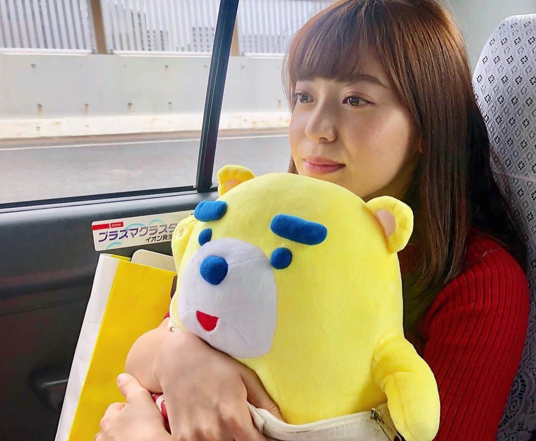 森夏美さんのインスタグラム写真 - (森夏美Instagram)「. イッチーとお仕事へ向かう時は こんなふうに、、、 移動しています🚗モフモフ☺️」5月25日 10時28分 - mori_natsumi0722