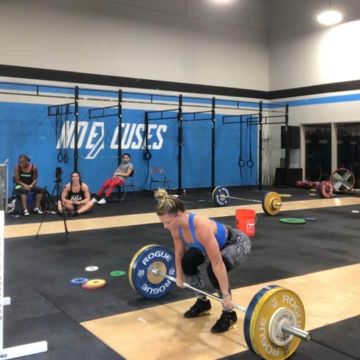 モーガン・キングのインスタグラム：「Well this felt good today. Thanks to my @powerandgraceperformance raceperformance team who’s always got my back! 🙏🏼 • • • #teamusa #weightlifting #usaw #powerandgraceperformance #newcycle #makelifts #bemoreboring」