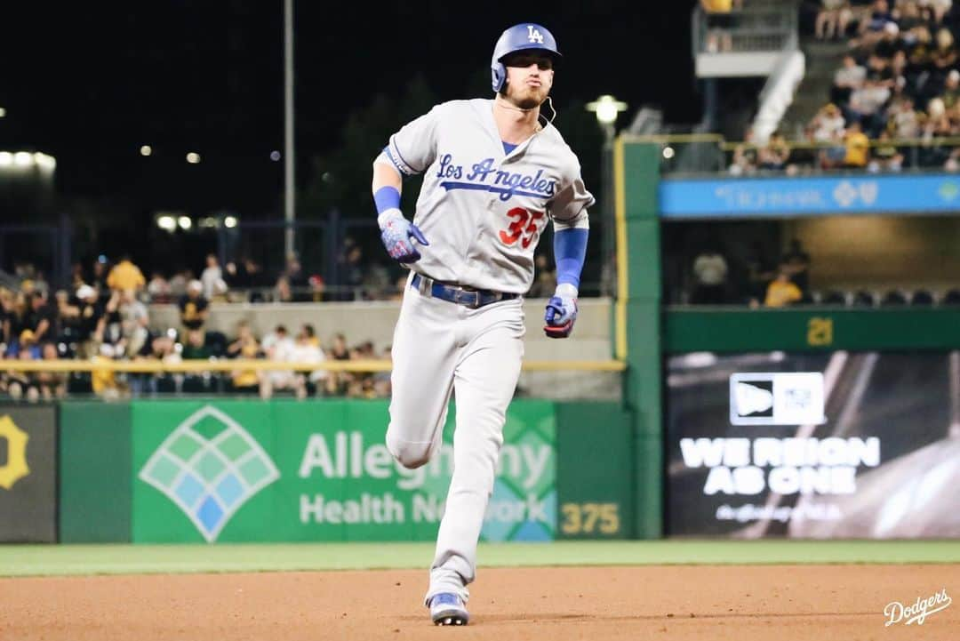 Los Angeles Dodgersさんのインスタグラム写真 - (Los Angeles DodgersInstagram)「Another @cody_bellinger homer? 4REAL 4REAL.  Swipe ⬅️ to watch the video.」5月25日 10時44分 - dodgers