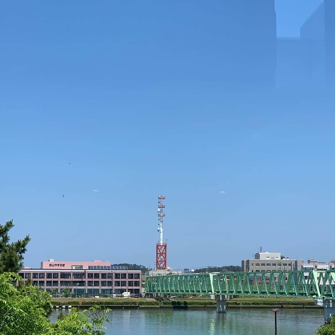 山里亮太さんのインスタグラム写真 - (山里亮太Instagram)「信濃川とスーパーササダンゴマシンとNegiccoという新潟のスーパースターに迎えられ新潟でライブやらせてもらえる幸せをロケットスタートで感じた。 ありがたや。」5月25日 10時59分 - ryotayamasato