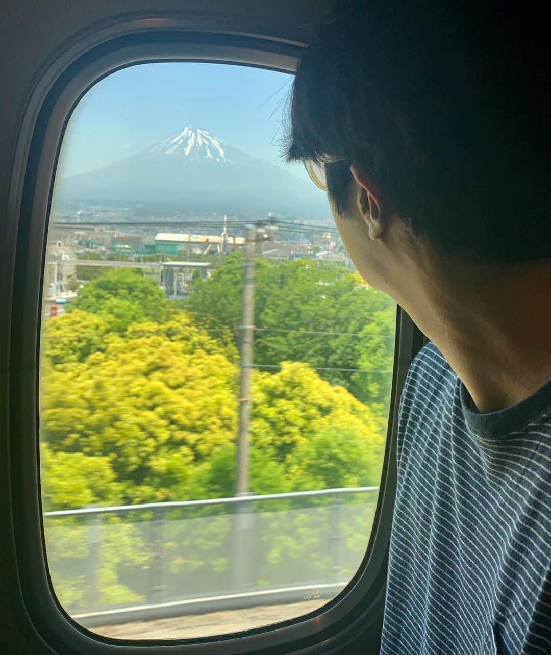チョン・イルさんのインスタグラム写真 - (チョン・イルInstagram)「On the way to Osaka🚆 I’ll enjoy fan meeting today with Mt. Fuji’s energy! See all of you very soon!  僕は今大阪に移動中です！🚆 富士山からパワーを貰って今日のファンミーティングも楽しみます! 皆さんあとで会いましょう!」5月25日 11時00分 - jilwww