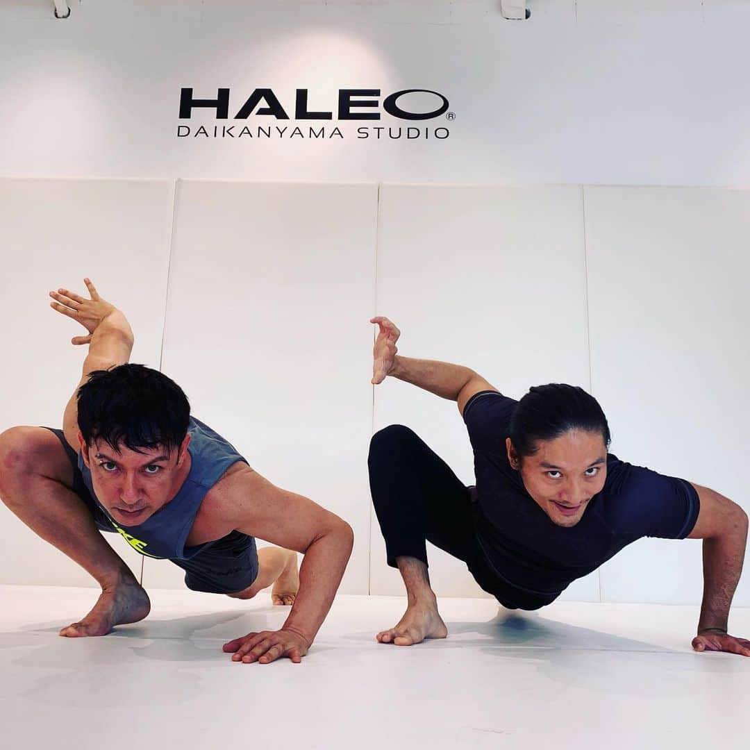 セロさんのインスタグラム写真 - (セロInstagram)「Just experienced Animal Movement Class with @thisisshun at @haleo_daikanyama What an awesome training session. Recommended for everyone. Helps stretch out body as well as core control. You’ll feel so good after!  Come join me next time... let your animal spirit out!  See ya soon! #teamhaleo」5月25日 11時01分 - cyrilmagic