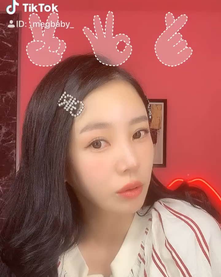 megbabyのインスタグラム：「Tikってみた🤣✌🏻👌🏻❤️ #アイドルシャッター#TikTok #まだ初心者🥺」