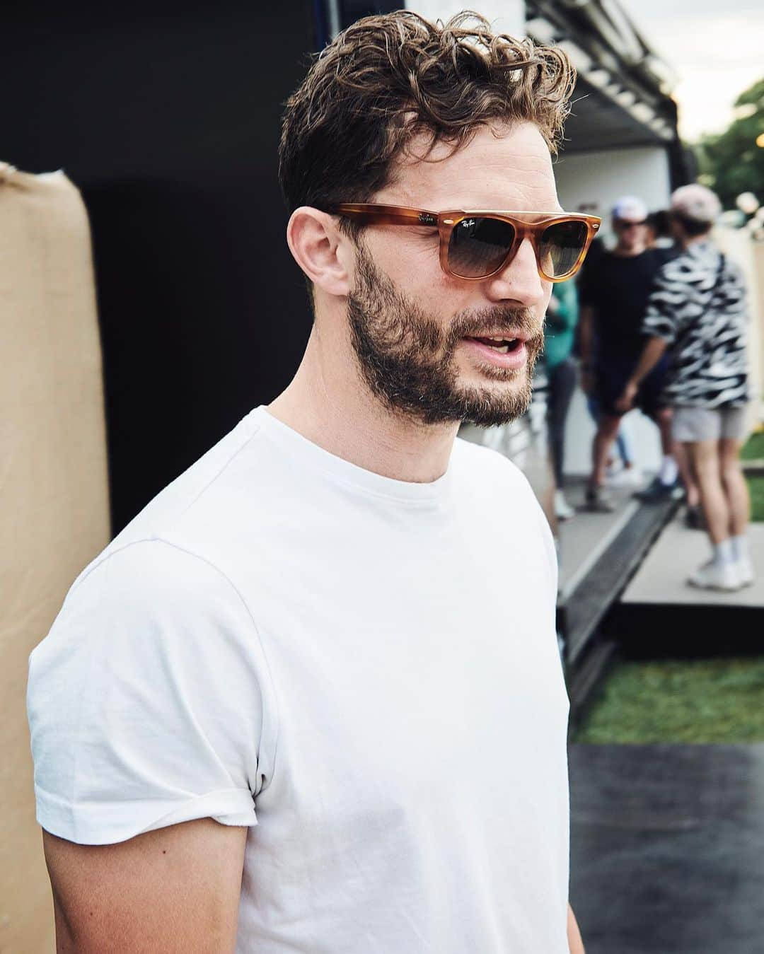 Just Jaredさんのインスタグラム写真 - (Just JaredInstagram)「Jamie Dornan shows off his smile and his shades while stopping by the Ray-Ban Studios at the All Points East Festival. #JamieDornan #RayBan #AllPointsEast Photos: Getty」5月25日 11時18分 - justjared