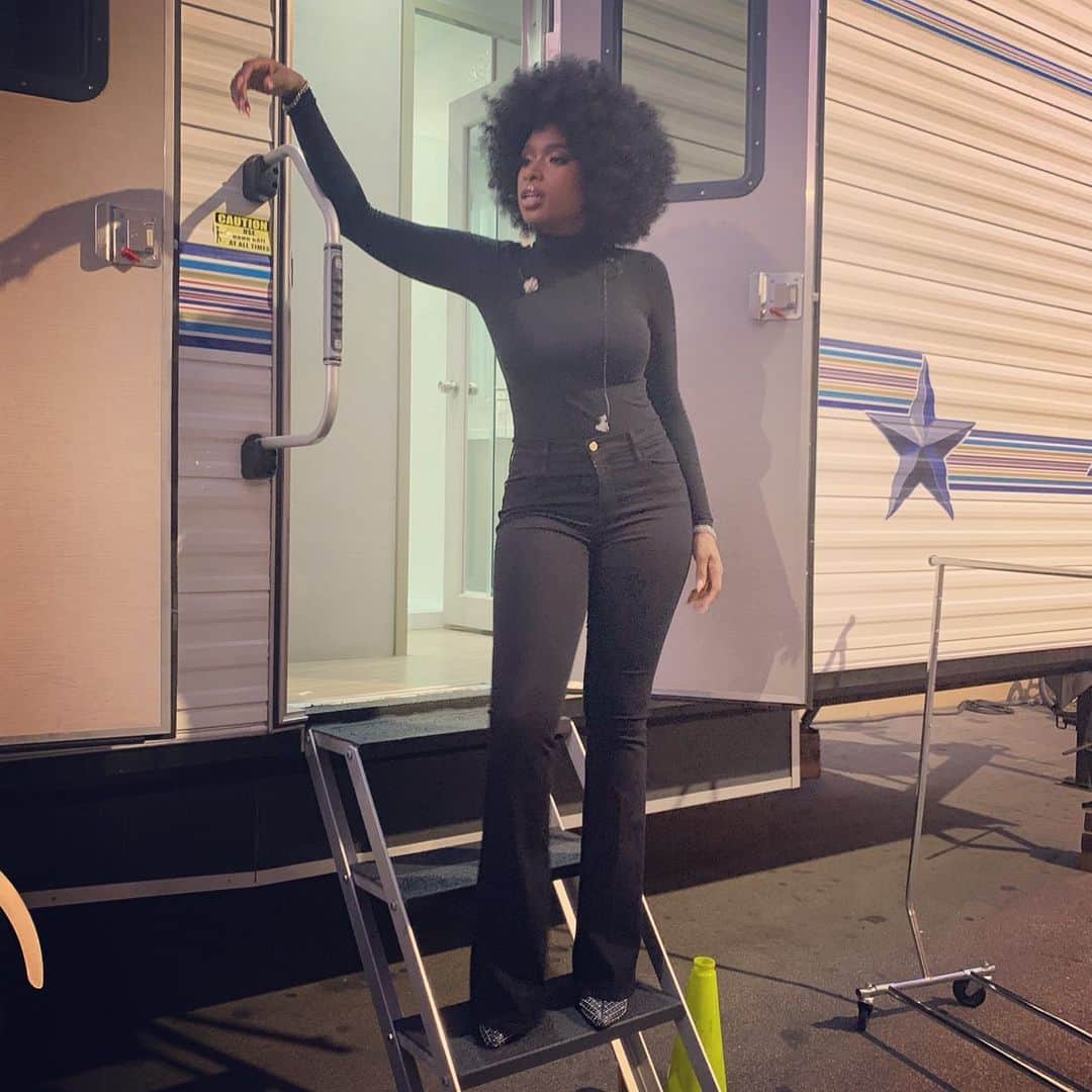 のインスタグラム：「Wait ..... did somebody just say ABC will be re-airing “All in the Family “ & “The Jeffersons “  again on May 25th 8/7c ! Oh I can’t miss this and don’t you miss it either ! See you in the 70s」
