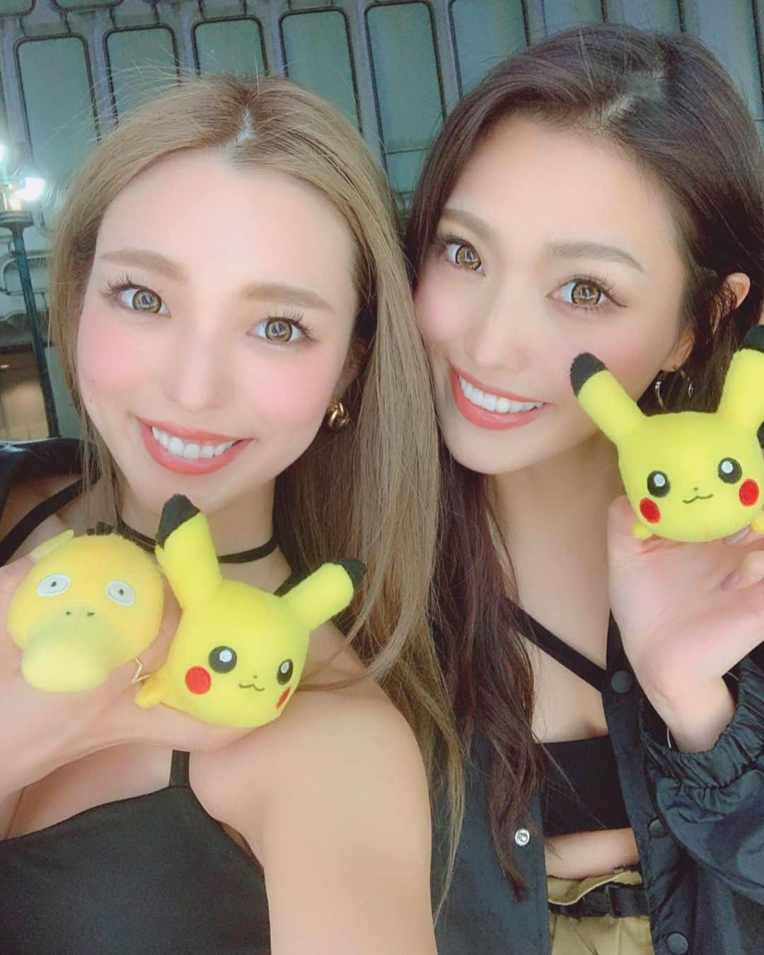 MIKAさんのインスタグラム写真 - (MIKAInstagram)「どうしてもピカチュウゲッチュウしたくて２人で頑張りました🤣⚡️⚡️ VRの後でヘトヘトだったけどなんとかピカ様を一ピカずつとコダックGET❣️ あとでVRの動画も載せようかな😂😂 #pokemon #pikachu #psyduck #kawaii #clawmachine #fun #ポケモン #UFOキャッチャー」5月25日 11時31分 - cjd_mika