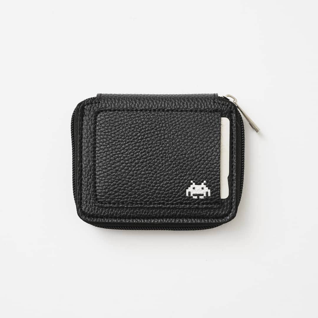 smartさんのインスタグラム写真 - (smartInstagram)「本日発売！smart7月号には、 スペースインベーダーのショルダーバッグ&コンパクト財布セットがついてきます👾👾 使いやすいサイズ感で、編集部でもすでに愛用者多数！ 夏のお出かけにピッタリです。ぜひチェックしてください！ #smart7月号 #宝島社付録 #スペースインベーダー」5月25日 11時33分 - smart_tkj