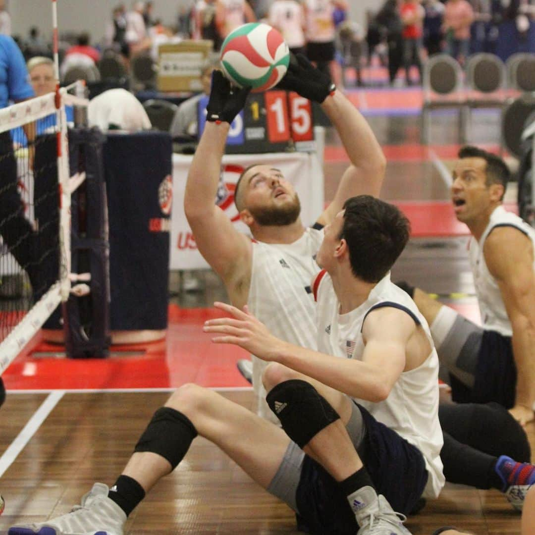 USA Volleyballさんのインスタグラム写真 - (USA VolleyballInstagram)「@usav_sitting_wnt and @usav_sitting_mnt 2️⃣ for 2️⃣ Friday after defeating Russia and Canada, respectively, twice in exhibition matches being held in conjunction with the USA Volleyball Open National Championships. Recaps on www.usavolleyball.org.」5月25日 11時39分 - usavolleyball