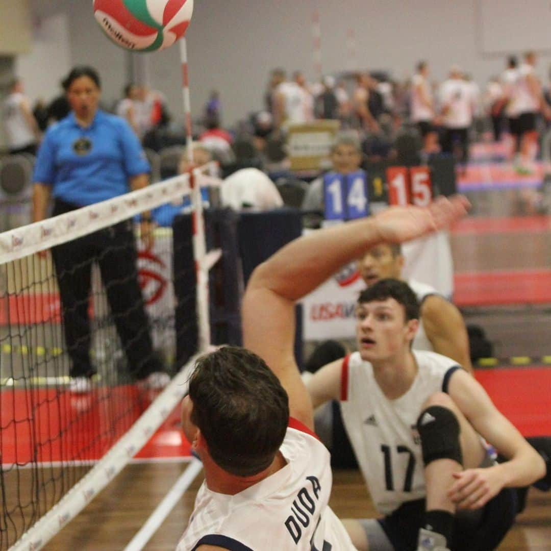 USA Volleyballさんのインスタグラム写真 - (USA VolleyballInstagram)「@usav_sitting_wnt and @usav_sitting_mnt 2️⃣ for 2️⃣ Friday after defeating Russia and Canada, respectively, twice in exhibition matches being held in conjunction with the USA Volleyball Open National Championships. Recaps on www.usavolleyball.org.」5月25日 11時39分 - usavolleyball