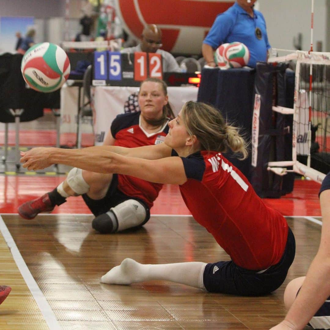USA Volleyballさんのインスタグラム写真 - (USA VolleyballInstagram)「@usav_sitting_wnt and @usav_sitting_mnt 2️⃣ for 2️⃣ Friday after defeating Russia and Canada, respectively, twice in exhibition matches being held in conjunction with the USA Volleyball Open National Championships. Recaps on www.usavolleyball.org.」5月25日 11時39分 - usavolleyball
