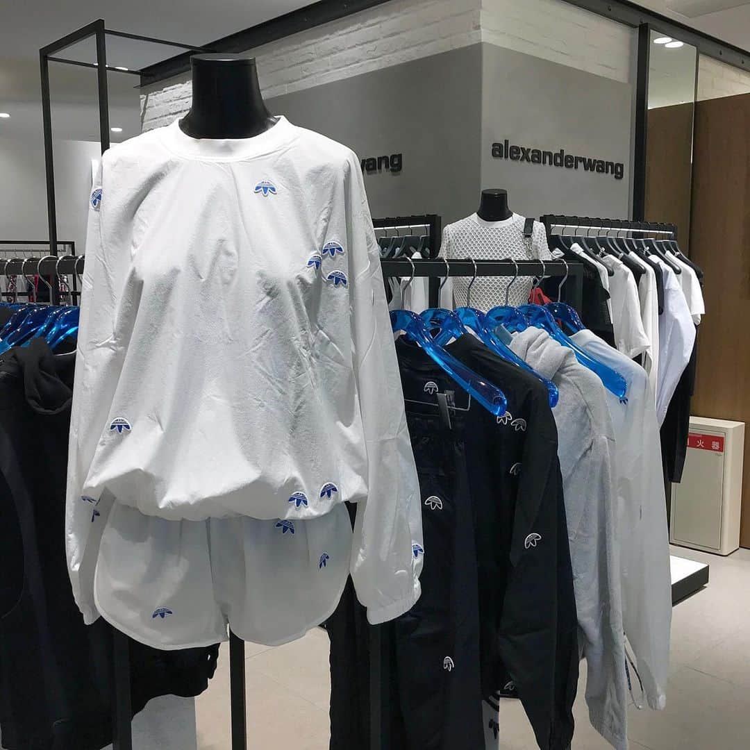 HANKYU.MODEさんのインスタグラム写真 - (HANKYU.MODEInstagram)「ADIDAS ORIGINALS BY ALEXANDER WANG Season5 Drop2 At 3F MODE #Hankyu #HANKYUMODE #umedahankyu #阪急うめだ本店 #うめだ阪急 #阪急百貨店 #osaka #umeda #mode #alexanderwang #アレキサンダーワン #adidasoriginals #アディダス #shoes #シューズ #bag」5月25日 11時40分 - hankyumode