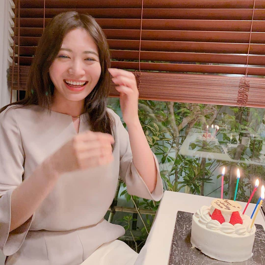 佐藤あやさんのインスタグラム写真 - (佐藤あやInstagram)「昨日は愛しのゆかこのお誕生日をお祝いしてきました💖 出会ったのはまだ若くて六本木でイケイケ飲み会（笑）に参加してたときだったね。。 . まさかあの時はこんなに仲良くなるとは思ってなかったけど、今では大好きな親友。 . お姉ちゃんなのにどこか抜けてて、可愛らしさと色気と面白さを兼ね備えている彼女は年々魅力が増してるように思います🥰 . 今年来年は勝負の年らしいので側で応援させてもらいます（笑） #happybirthday#love#friend#foodfighter#大食漢#大食いモデル#胃袋4次元ポケットモデル#お誕生日おめでとう#大好き #２枚目は写真かと思ったら動画だった〜のやつ」5月25日 11時58分 - faafa8