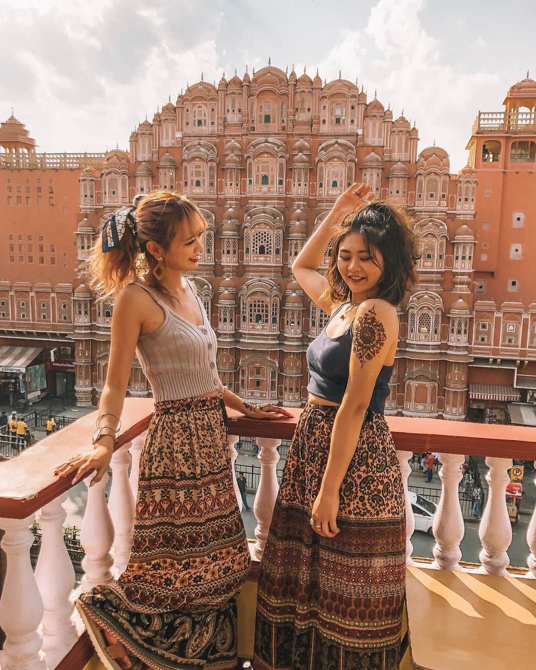 RUI ONUMAさんのインスタグラム写真 - (RUI ONUMAInstagram)「ㅤㅤㅤㅤㅤㅤㅤㅤㅤㅤㅤㅤㅤ ――――――――――――― ㅤㅤㅤㅤㅤㅤㅤㅤㅤㅤㅤㅤㅤ 🗺 #インド #india ㅤㅤㅤㅤㅤㅤㅤㅤㅤㅤㅤㅤㅤ 📍#ハワーマハル #hawamahal ――――――――――――― ㅤ ㅤㅤㅤㅤㅤㅤㅤㅤㅤㅤㅤㅤㅤ #おーぬまんIndia旅」5月25日 11時57分 - onumaaan