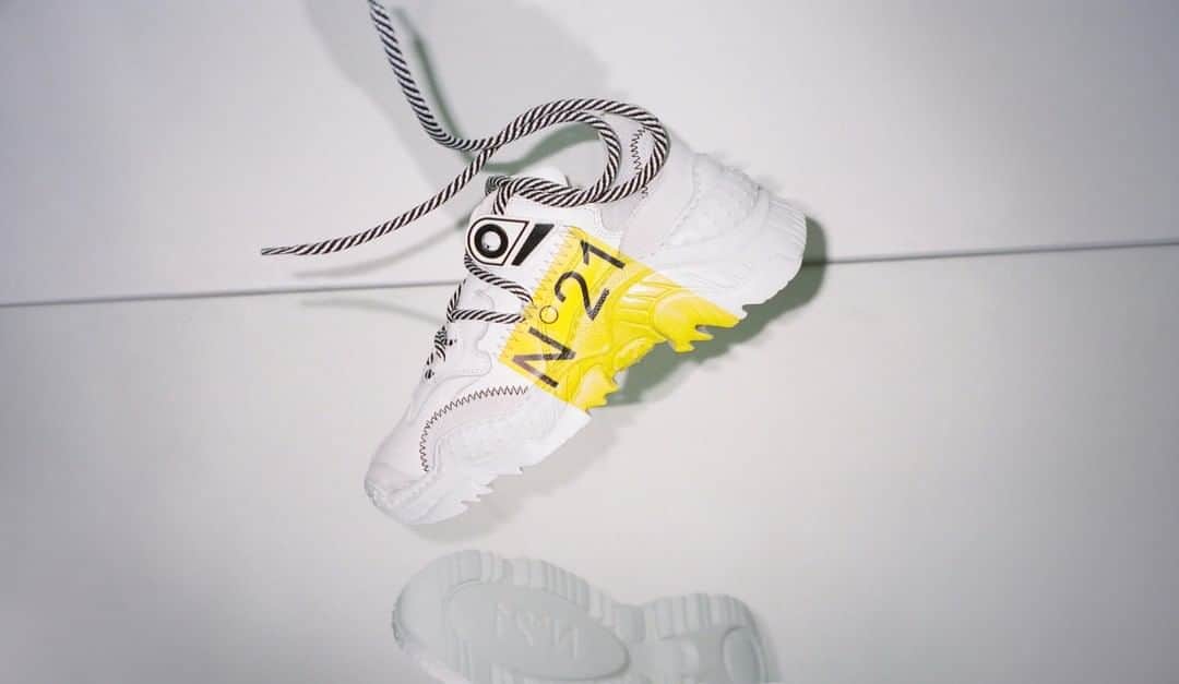 I.T IS INSPIRATIONさんのインスタグラム写真 - (I.T IS INSPIRATIONInstagram)「Let your new kicks take you down the yellow brick road💛⠀ -⠀ N°21 x I.T Billy Sneakers in Sunflower Yellow⠀ Click the link in bio and BUY NOW!⠀ -⠀ N°21 x I.T⠀ REFLECT YOUR TRUE COLOURS⠀ ⠀ Now available at I.T Hysan One and on ITeSHOP.⠀ -⠀ #IT_N21 #ReflectYourTrueColours #GlobalExclusive #IT_N21Billy #ITHK #ITisInspiration #N21 #numeroventuno⠀」5月25日 12時00分 - ithk