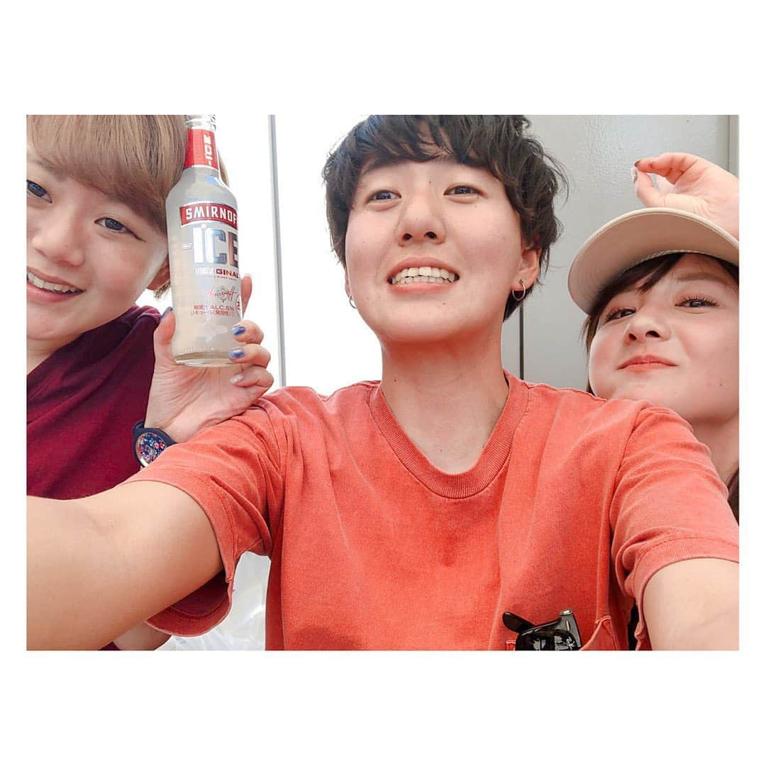 小菅晴香さんのインスタグラム写真 - (小菅晴香Instagram)「・﻿ 昨日はOha!4スタッフのみなさまの﻿ BBQに参加させて頂きました🌈﻿ ﻿ 可愛い２人のスタッフの子からは﻿ 掲載許可とれたのでお顔も載せますね🍋﻿ ﻿ ビルの屋上というおしゃれな場所で﻿ お肉を食べてお酒を飲んで﻿ すっごく楽しかったです🥳🍺﻿ ﻿ 1枚目の写真では、お肉が大きくて﻿ しばらくもぐもぐと咀嚼していたため、﻿ 頬が膨らんでおります🍖笑﻿ ﻿ 調理してくれたり色々用意してくれたり﻿ 業務外なのに準備してくれた皆様 本当にありがとうございました🥺✨﻿ ﻿ ﻿ ﻿ ﻿ #oha4newslive #oha4 #おはよん #bbq #バーベキュー #🍖 #🍺 #ハイボール派 #もぐもぐタイム #イケメン女子 #spacemarket」5月25日 12時10分 - haruka.kosuge