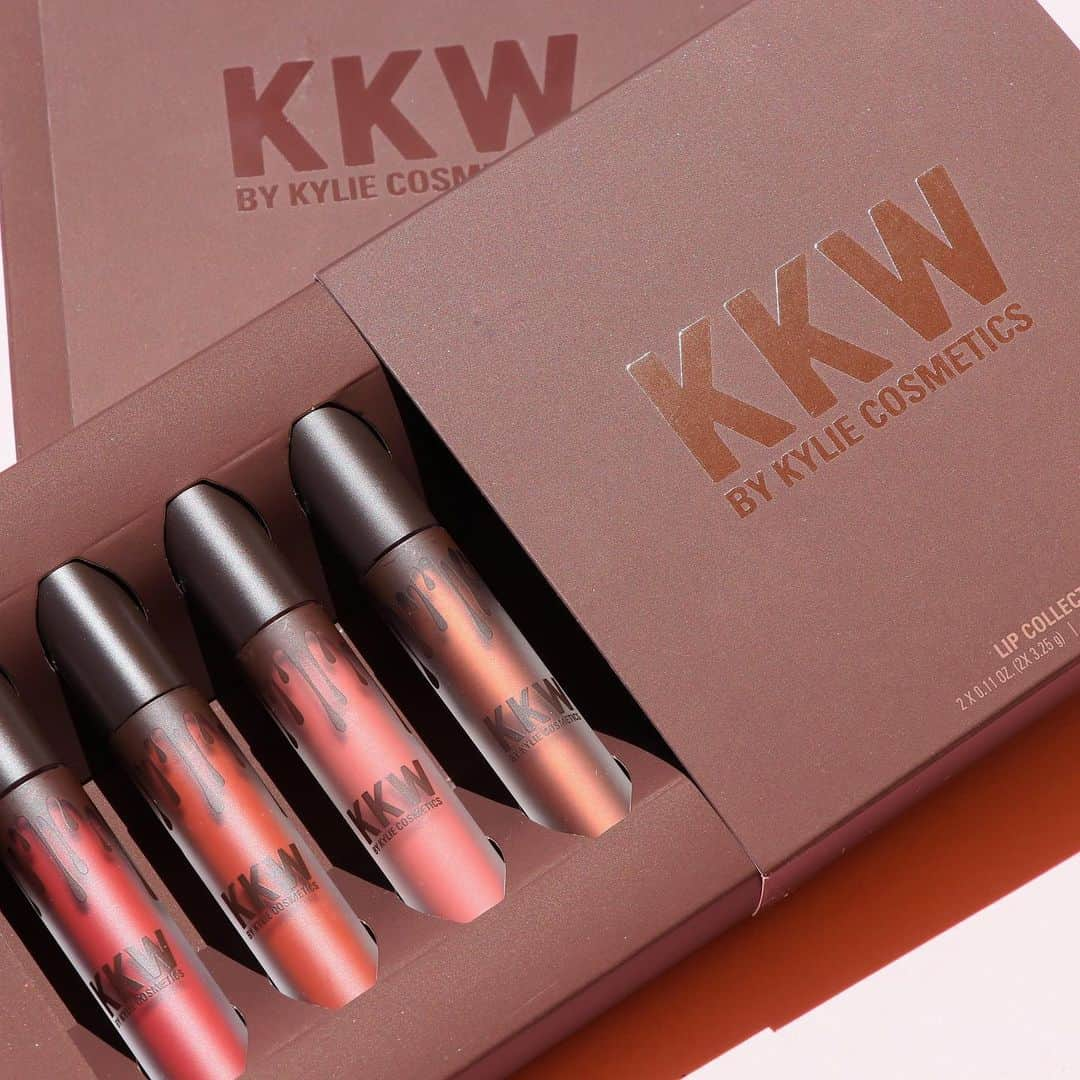 Kylie Cosmeticsさんのインスタグラム写真 - (Kylie CosmeticsInstagram)「Get 40% off the KKW X KYLIE Lip Sets NOW during our Memorial Day weekend sale 😍 4 gorgeous shades: 2 matte, 1 gloss & 1 velvet 💋」5月25日 12時11分 - kyliecosmetics