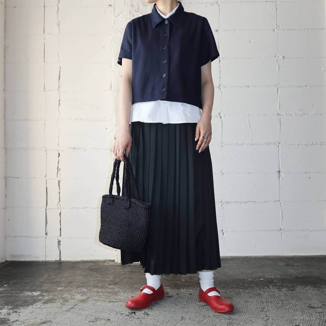 吉祥寺 古着屋 Orfeoのインスタグラム：「Short Jacket × Pleated Skirt  #orfeo #kichijoji #tokyo #vintage #used #fashion #coordinate #outfits  掲載商品のお問い合わせはメールにて承っております。コメント、DMでのお問い合わせは受け付けておりませんのでご了承ください。」