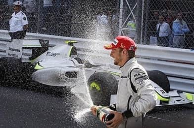 ジェンソン・バトンさんのインスタグラム写真 - (ジェンソン・バトンInstagram)「It’s been 10 years since I won the Monaco GP with Brawn GP. What a year and what a team. Great to see a lot of the Engineers and Mechanics I worked with back then still giving it large 10 years on! 💪🏽」5月25日 12時24分 - jensonbutton