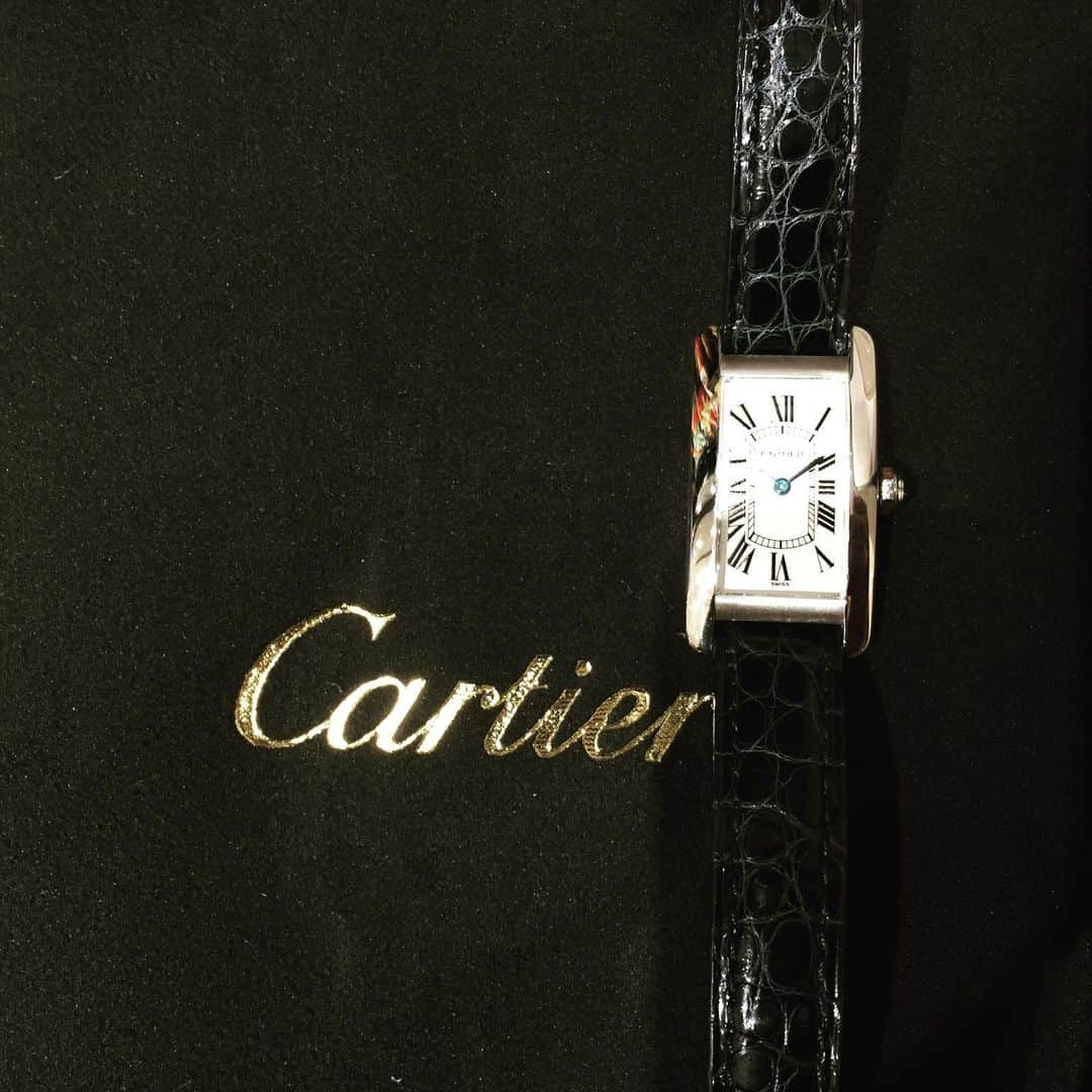 HIROBさんのインスタグラム写真 - (HIROBInstagram)「HIROB名古屋タカシマヤゲートタワー店  vintage CARTIER TANK American  18kwg  quartz  お問い合わせはHIROB名古屋タカシマヤゲートタワー店までお気軽にどうぞ！  #baycrews﻿﻿ #hirob﻿ #watches﻿﻿﻿﻿ #vintage﻿﻿﻿﻿ #vintagewatches﻿﻿﻿﻿ #antique﻿﻿﻿﻿ #antiquewatches﻿﻿﻿﻿ #accessories﻿﻿﻿﻿ #fashion﻿﻿﻿﻿ #instafashion﻿﻿﻿﻿ ﻿﻿﻿﻿ #mustdecartier﻿ #cartier﻿﻿﻿﻿ #rolex﻿﻿﻿﻿ #omega﻿﻿﻿﻿ #hermes﻿﻿﻿﻿ #tiffany﻿﻿﻿﻿ #chanel﻿﻿﻿﻿ #TANKAmerican #CartierTANK ﻿ #nagoya﻿ #takashimayagatetowermall﻿ ﻿﻿﻿﻿ #ベイクルーズ﻿﻿ #ヒロブ﻿﻿﻿﻿ #ヴィンテージウォッチ﻿﻿ #アンティークウォッチ﻿﻿ #ヴィンテージカルティエ﻿ #カルティエ﻿ #タンクアメリカン #名古屋﻿ #タカシマヤゲートタワーモール」5月25日 12時29分 - hirob.jp