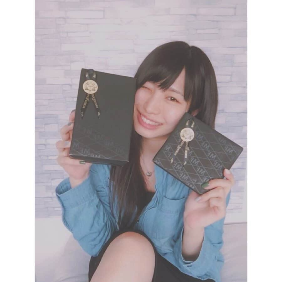 中岡龍子さんのインスタグラム写真 - (中岡龍子Instagram)「.Thank you for many celebrations. I got many presents from various people🎁 . . #ギフトフラワー ▶︎▶︎▶︎キレイモさん💐 #ミニカー #キャラメル #香水 #お手紙 ▶︎▶︎▶︎ファンの方💌 #紅茶 #クッキー ▶︎▶︎▶︎友達☕︎🍪 . . ありがとうございます😢✨」5月25日 12時37分 - ryoko1792