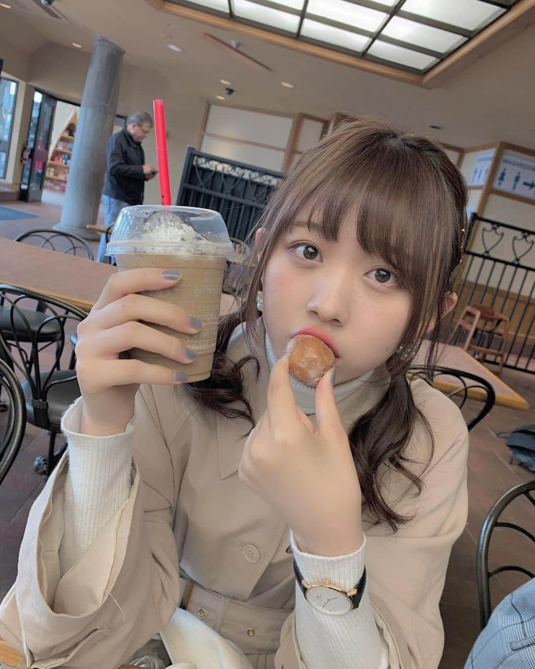 松田美里さんのインスタグラム写真 - (松田美里Instagram)「甘いのばっか摂取してう 明日はライブ❤︎" I love Canada🍫 #wasuta#canada」5月25日 12時38分 - miri_matsuda