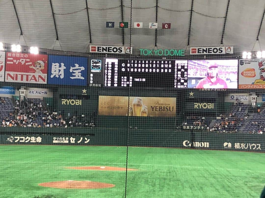 古田ちさこさんのインスタグラム写真 - (古田ちさこInstagram)「10連勝だーっ⚾️ 葵だーっ @nima1224 🧚🏻‍♂️ バティスタの2本目ホームランが本麒麟の看板に直撃😍凄かったね✨ 賞金100万円はお母さんにだそうです🌹 それにしても両軍合わせて7本というホームラン合戦！全部ソロ！笑 今年初の東京ドームは久しぶりの野球仲間にも会えて楽しめました♬ ・ #野球観戦#東京ドーム#カープ#カープ観戦#カープ女子#バティスタ#ホームラン#こいほー#広島カープ#広島東洋カープ#ballpark#baseballfan#野球女子#首位攻防戦」5月25日 12時38分 - chisakofuruta