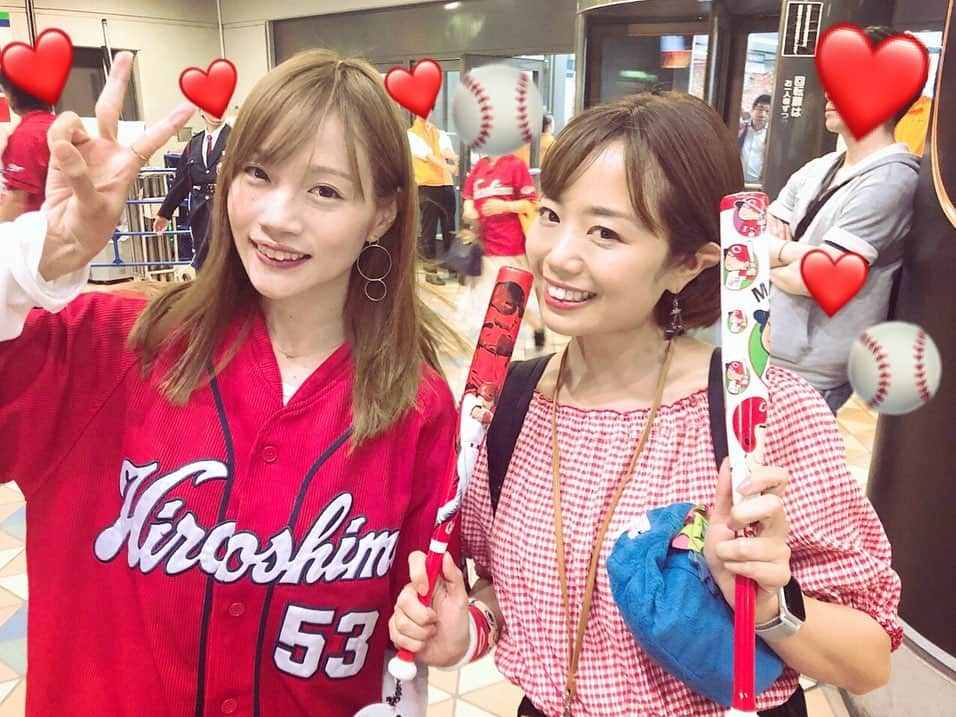 古田ちさこさんのインスタグラム写真 - (古田ちさこInstagram)「10連勝だーっ⚾️ 葵だーっ @nima1224 🧚🏻‍♂️ バティスタの2本目ホームランが本麒麟の看板に直撃😍凄かったね✨ 賞金100万円はお母さんにだそうです🌹 それにしても両軍合わせて7本というホームラン合戦！全部ソロ！笑 今年初の東京ドームは久しぶりの野球仲間にも会えて楽しめました♬ ・ #野球観戦#東京ドーム#カープ#カープ観戦#カープ女子#バティスタ#ホームラン#こいほー#広島カープ#広島東洋カープ#ballpark#baseballfan#野球女子#首位攻防戦」5月25日 12時38分 - chisakofuruta