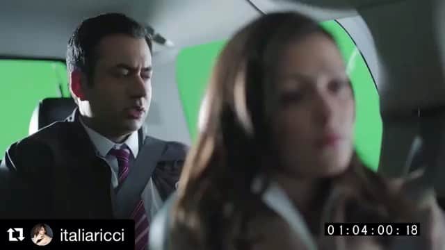 カル・ペンのインスタグラム：「A little blooper action from season 1 to celebrate the fact that season 3 of @DesignatedSurvivor drops on @Netflix in exactly TWO WEEKS. 🍔 #Repost @italiaricci」