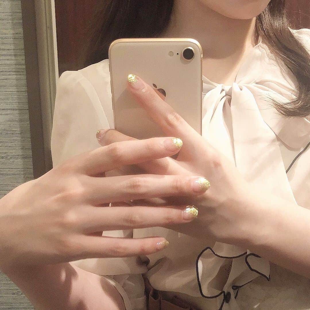 左伴彩佳さんのインスタグラム写真 - (左伴彩佳Instagram)「. new nail🥂 いつもしないゴールドに。」5月25日 12時49分 - hidaaya_729