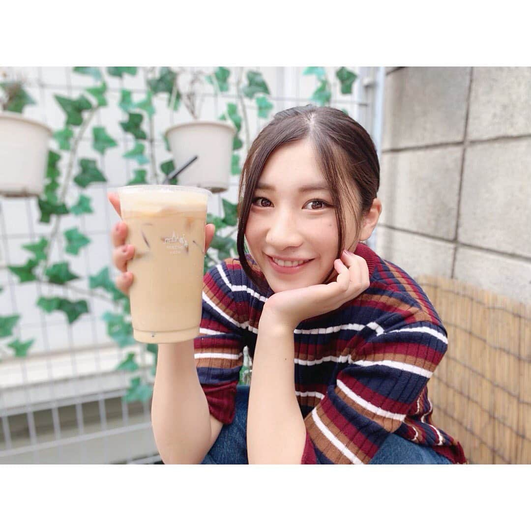 加藤一華さんのインスタグラム写真 - (加藤一華Instagram)「. 今日もカフェラテは大きい。 ( Photo by なる ) . #ポートレート #portrait #garden #いちなる #me #girl #smile #LAWSON #ローソン #カフェラテ #machicafe」5月25日 13時02分 - ichika_kato