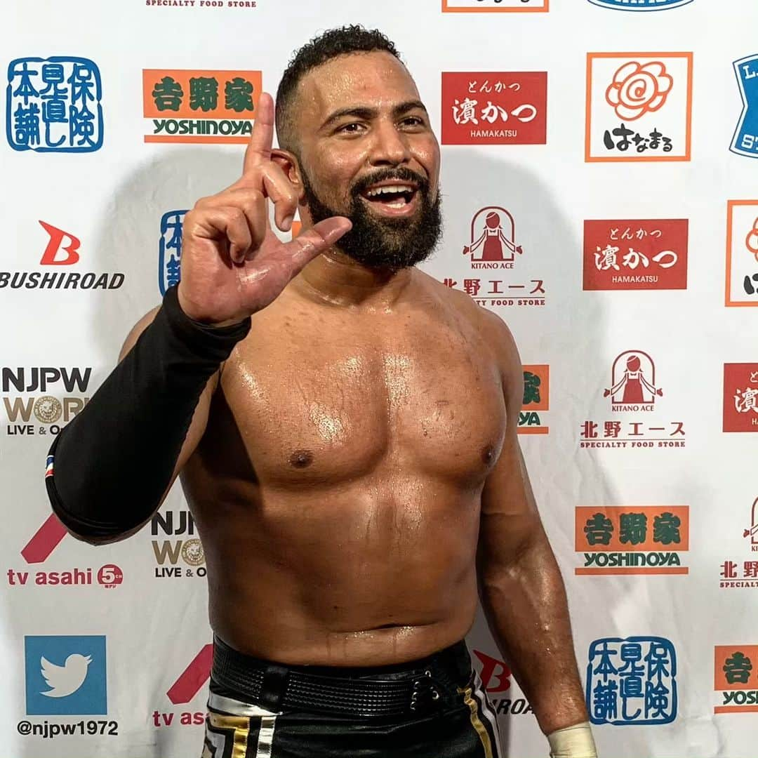 新日本プロレスさんのインスタグラム写真 - (新日本プロレスInstagram)「#RockyRomero vs #ElPhantasmo !! 場内大熱狂！ なんと28分越えの激闘！ ロッキーがファンタズモに執念の逆転勝利！ 🦁🔥 『SUPER Jr.』5.24後楽園大会をスマホサイトで詳報アップ！ @njpw1972  #njbosj #njpw #新日本プロレス #後楽園ホール #プロレス #njpwworld」5月25日 13時10分 - njpw1972