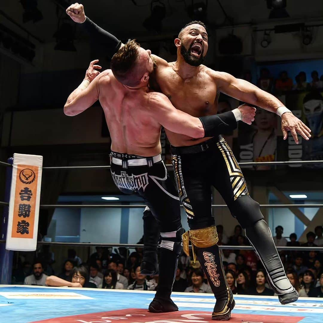 新日本プロレスさんのインスタグラム写真 - (新日本プロレスInstagram)「#RockyRomero vs #ElPhantasmo !! 場内大熱狂！ なんと28分越えの激闘！ ロッキーがファンタズモに執念の逆転勝利！ 🦁🔥 『SUPER Jr.』5.24後楽園大会をスマホサイトで詳報アップ！ @njpw1972  #njbosj #njpw #新日本プロレス #後楽園ホール #プロレス #njpwworld」5月25日 13時10分 - njpw1972