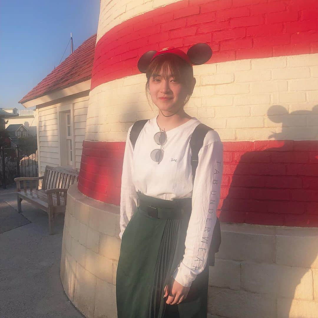 佐藤 渚さんのインスタグラム写真 - (佐藤 渚Instagram)「1年ぶりくらいにディズニーに行きました。  3枚目はうさぴよを意識してみたよ！  この日のコーデは、  #ロンT どこのかわからぬ。 スカート #frayid  #ディズニーシー #ディズニー#コーデ  #うさぴよ 可愛すぎたあ。」5月25日 13時14分 - nagisa_1222